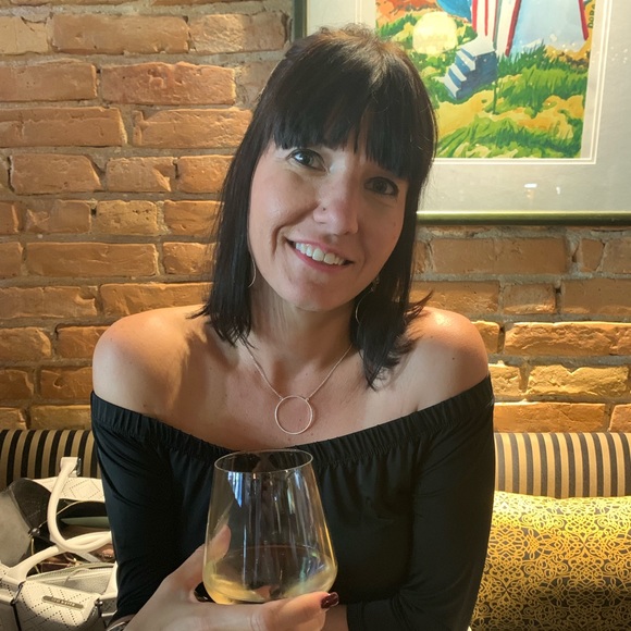 Meet your Posher, Lisa - Picture 1 of 1